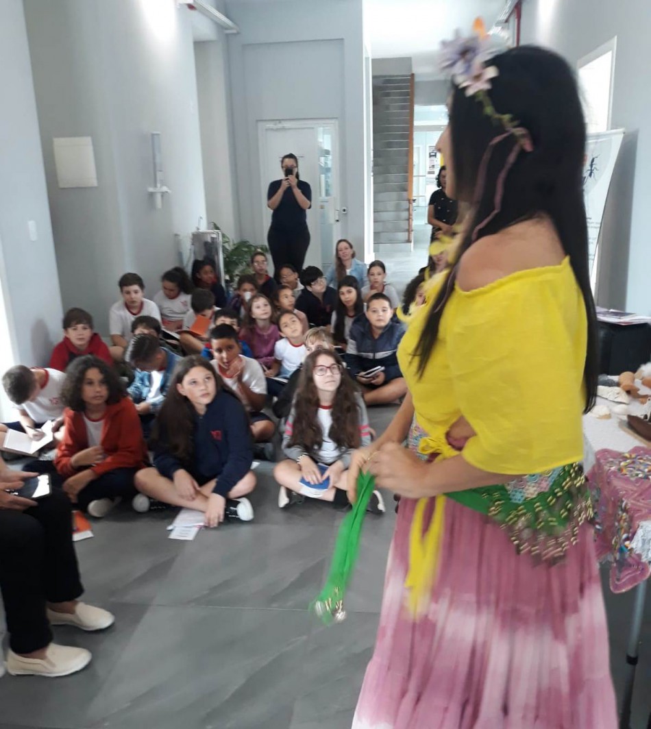 Secretaria de Cultura de Blumenau prestigia evento de leitura e arte
