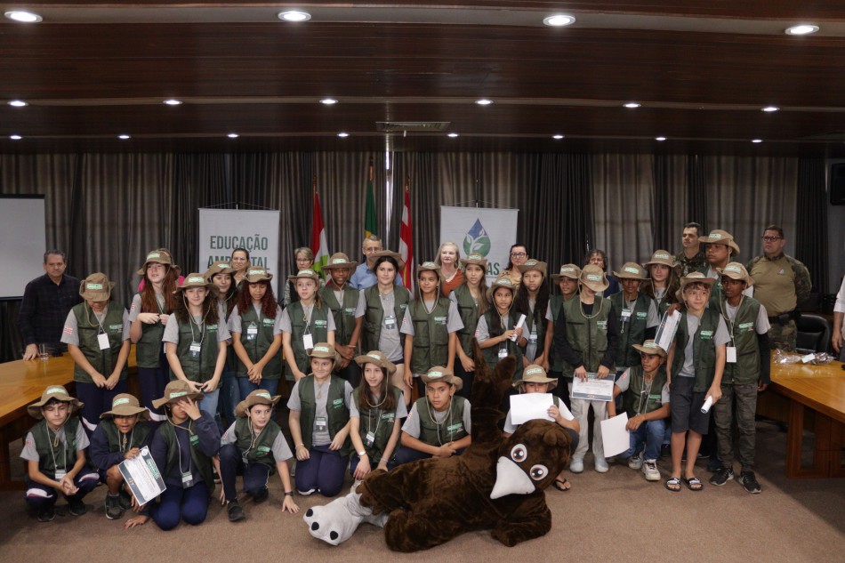Prefeitura realiza formatura de 30 estudantes no Projeto Guardiões da Natureza