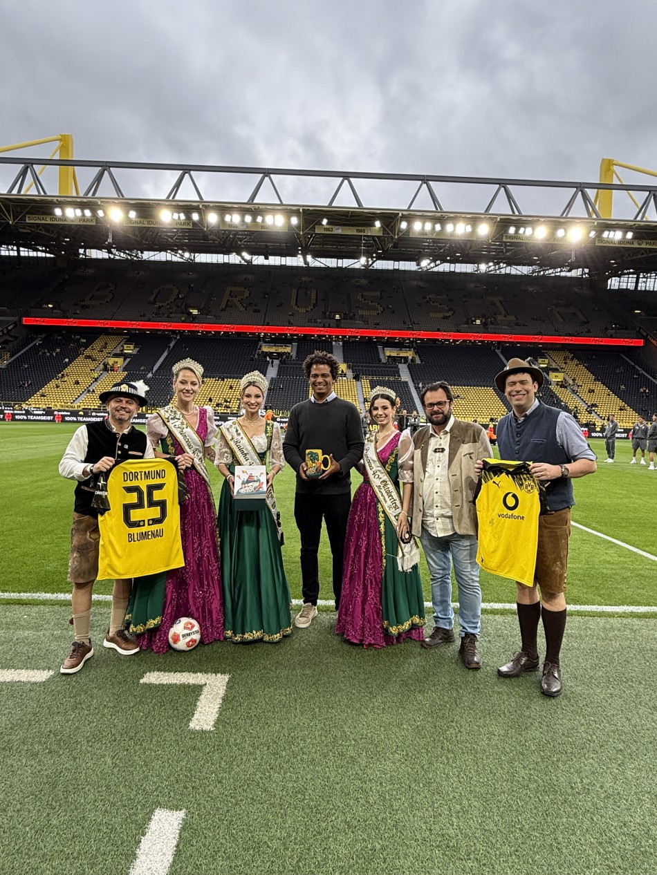 Oktoberfest Blumenau e Bundesliga celebram a união entre tradição e futebol em experiência inédita no Borussia Dortmund