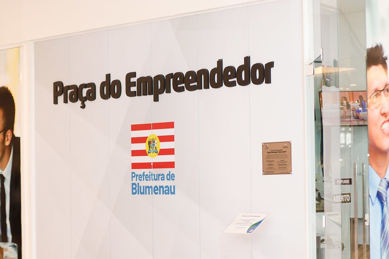 Praça do Empreendedor realiza mutirão de regularização para MEIs em Blumenau