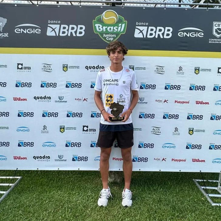 Tenista blumenauense conquista título do Brasil Juniors Cup