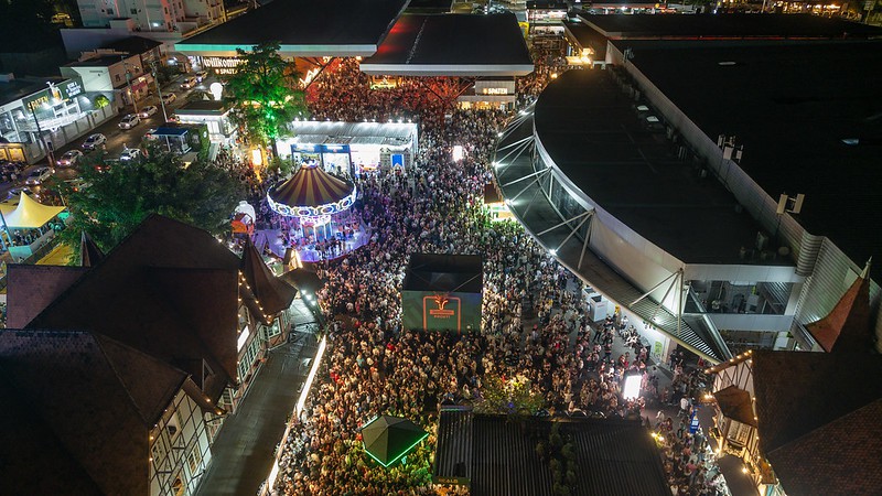 Oktoberfest Blumenau reforça compromisso com a segurança e comprova qualidade das bebidas alcoólicas destiladas
