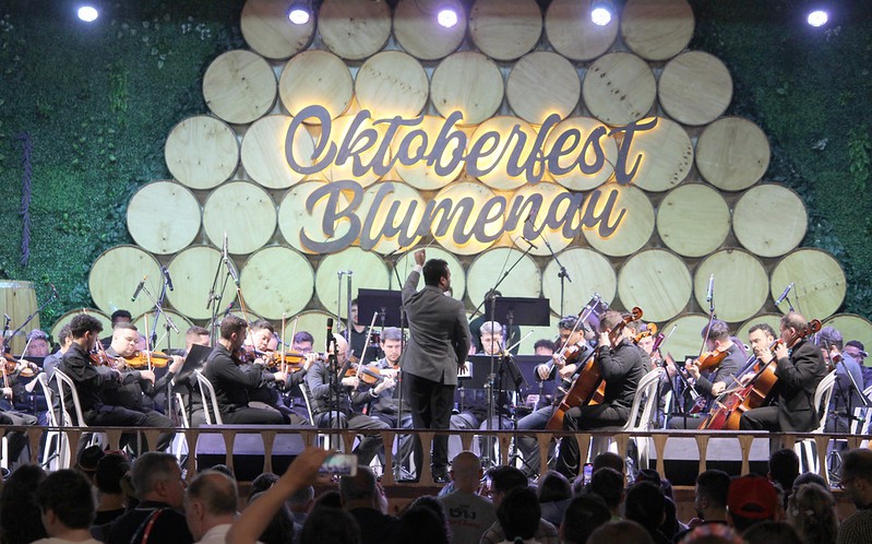 Blumenau Filarmônica faz apresentação inédita na 40ª Oktoberfest Blumenau